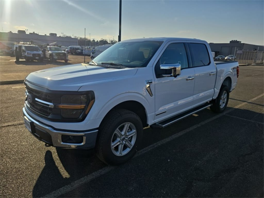 New 2025 Ford F-150 XLT SuperCrew