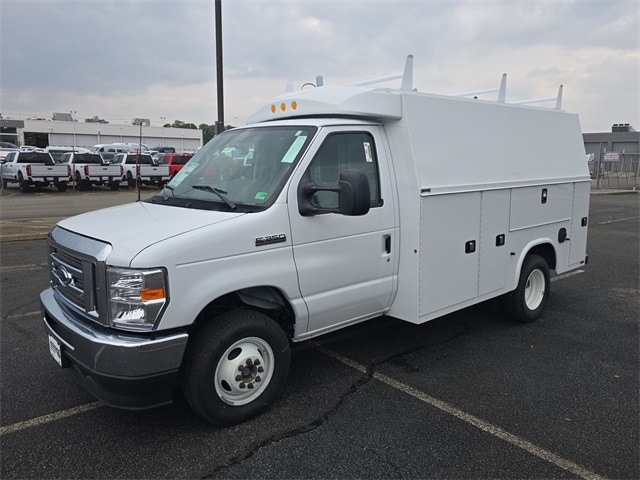 2025 Ford E-350 Cutaway Base