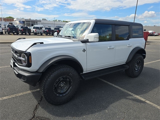 2025 Ford Bronco 4-Door Outer Banks's photo