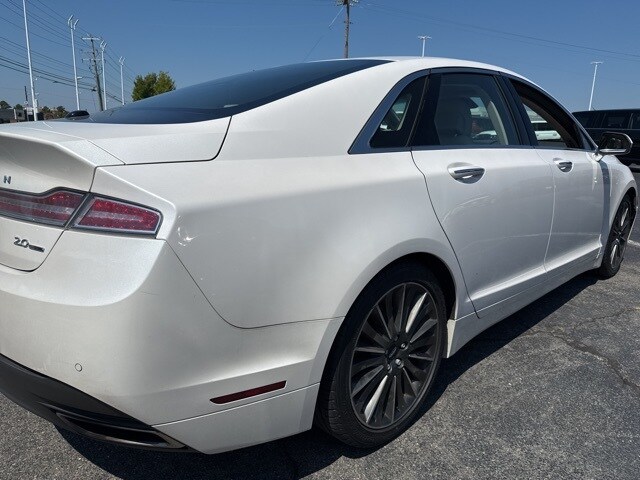 2016 Lincoln MKZ Base photo 3
