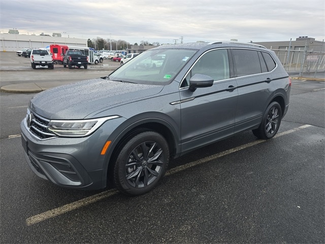 2022 Volkswagen Tiguan SE's photo