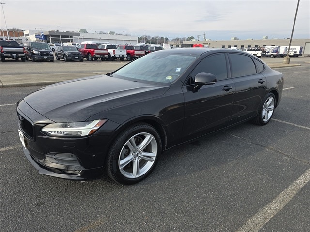 2018 Volvo S90 Momentum's photo