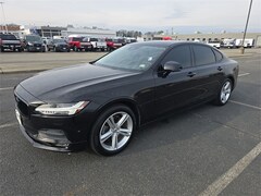 2018 Volvo S90 T5 Momentum Sedan