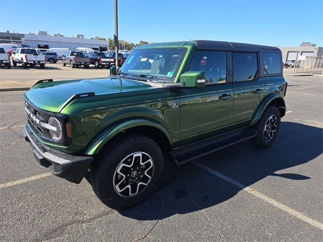 2025 Ford Bronco 4-Door Outer Banks's photo