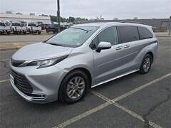 2022 Toyota Sienna XLE Minivan/Van