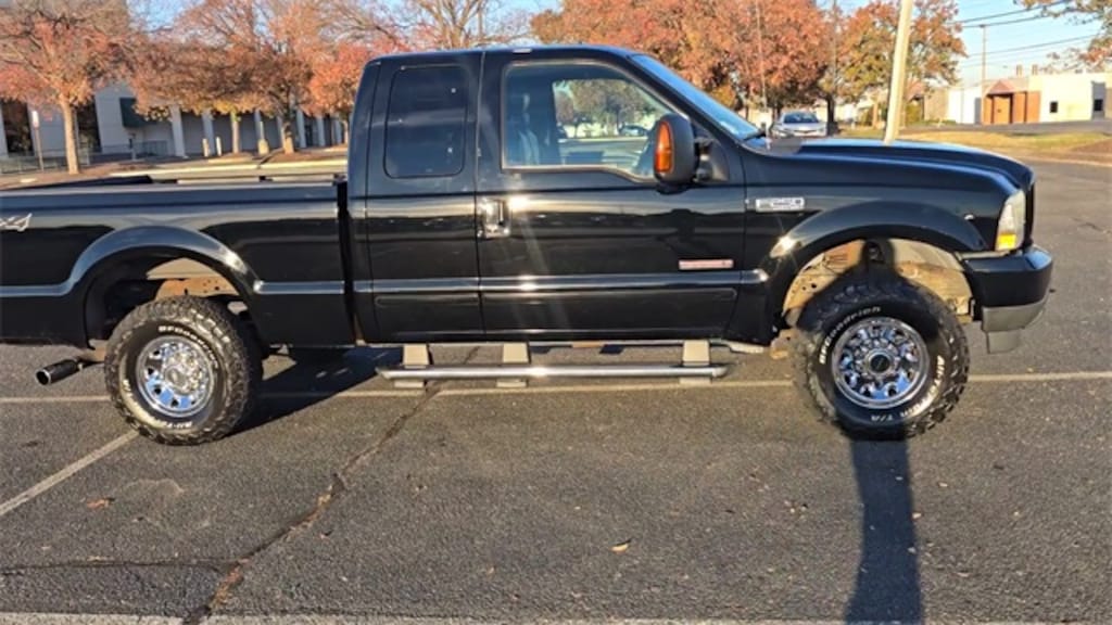Used 2004 Ford F-250SD Lariat Truck