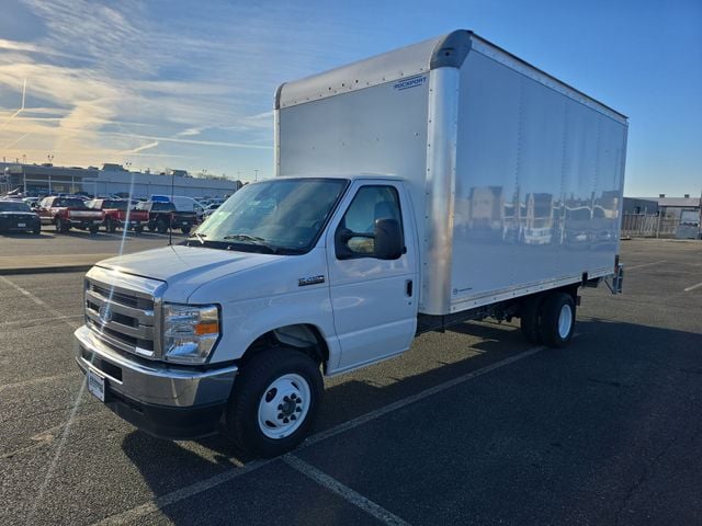 2026 Ford E-Series DRW E-450 Super Duty 176 in WB's photo