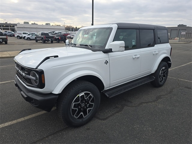 2025 Ford Bronco 4-Door Outer Banks's photo