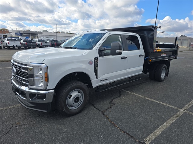 2026 Ford F-350 Super Duty Chassis Cab XL's photo