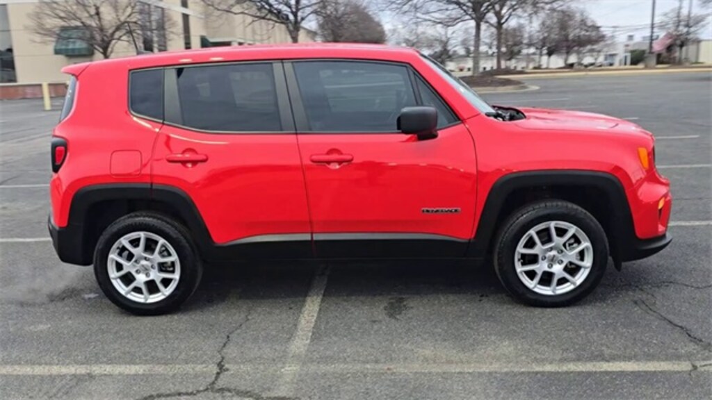 Used 2023 Jeep Renegade Latitude SUV