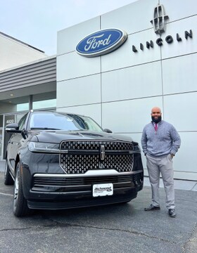 Staff member James Johnson from ID_9f4765