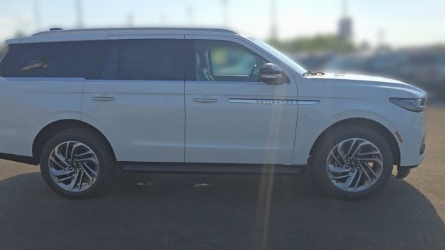 2026 Lincoln Navigator Premiere - Photo 2