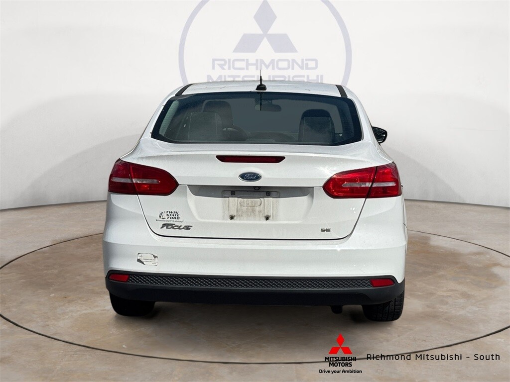 2017 Ford Focus SE photo 4