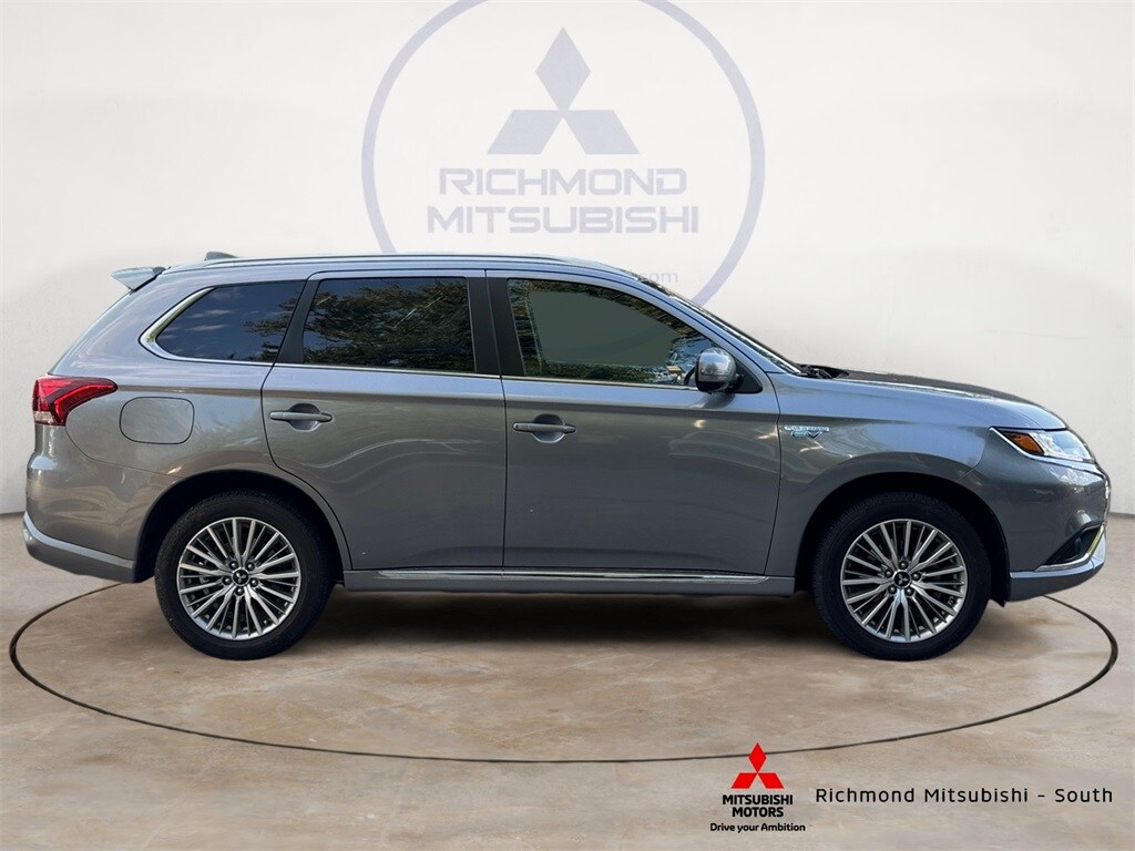 2022 Mitsubishi Outlander PHEV photo 2