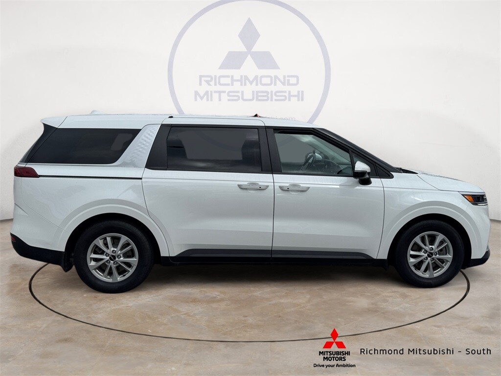 2022 Kia Carnival LXS photo 2