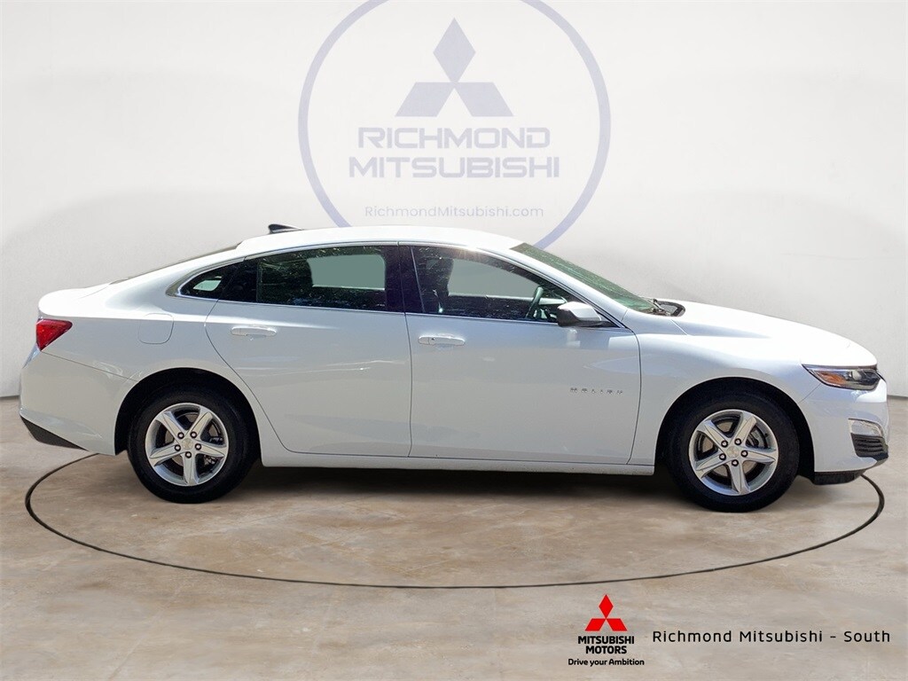 2023 Chevrolet Malibu LS photo 2