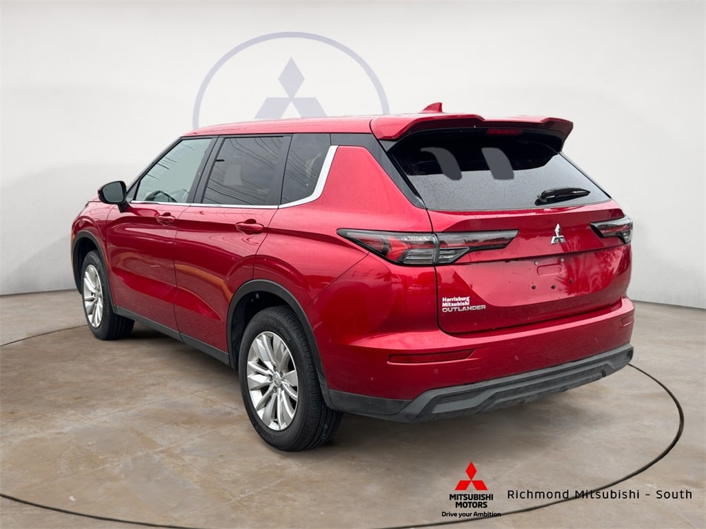 2025 Mitsubishi Outlander ES photo 4