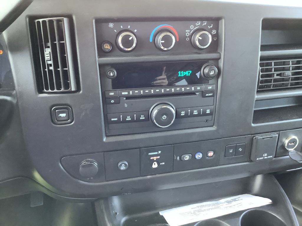 2021 Chevrolet Express Passenger LT - Photo 20