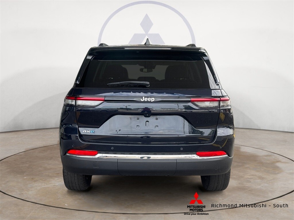2023 Jeep Cherokee Base photo 2