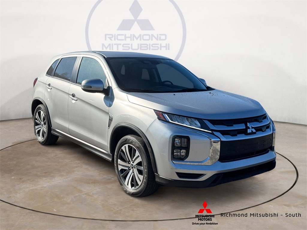 2024 Mitsubishi Outlander Sport SE's photo