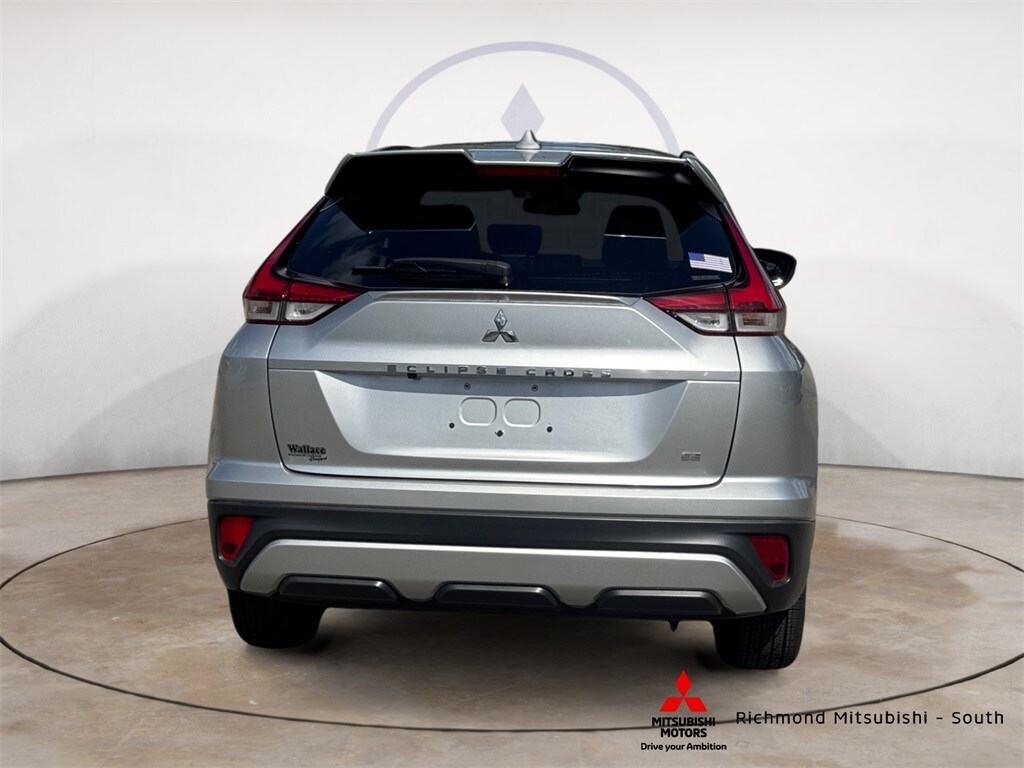 2022 Mitsubishi Eclipse Cross LE photo 3