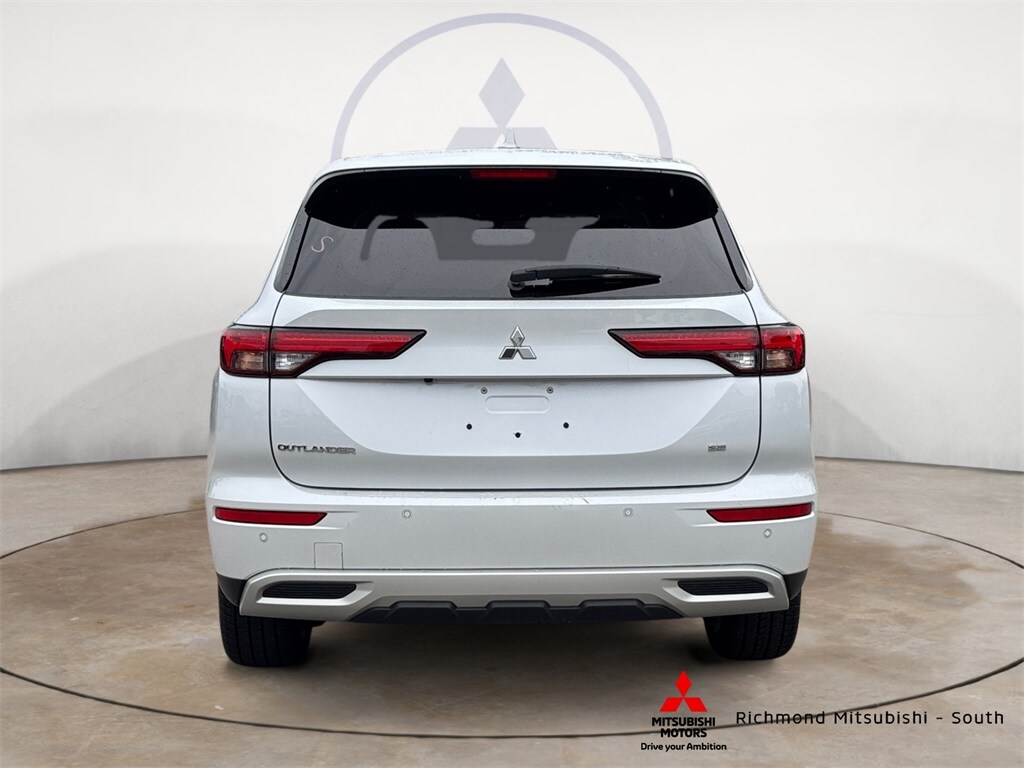 2024 Mitsubishi Outlander SE Black Edition photo 4