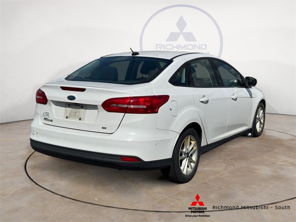 2017 Ford Focus SE photo 3
