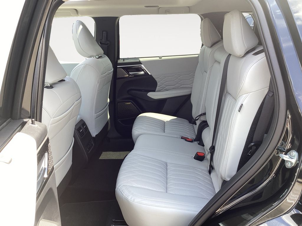 2025 Mitsubishi Outlander SEL Platinum Edition - Photo 13