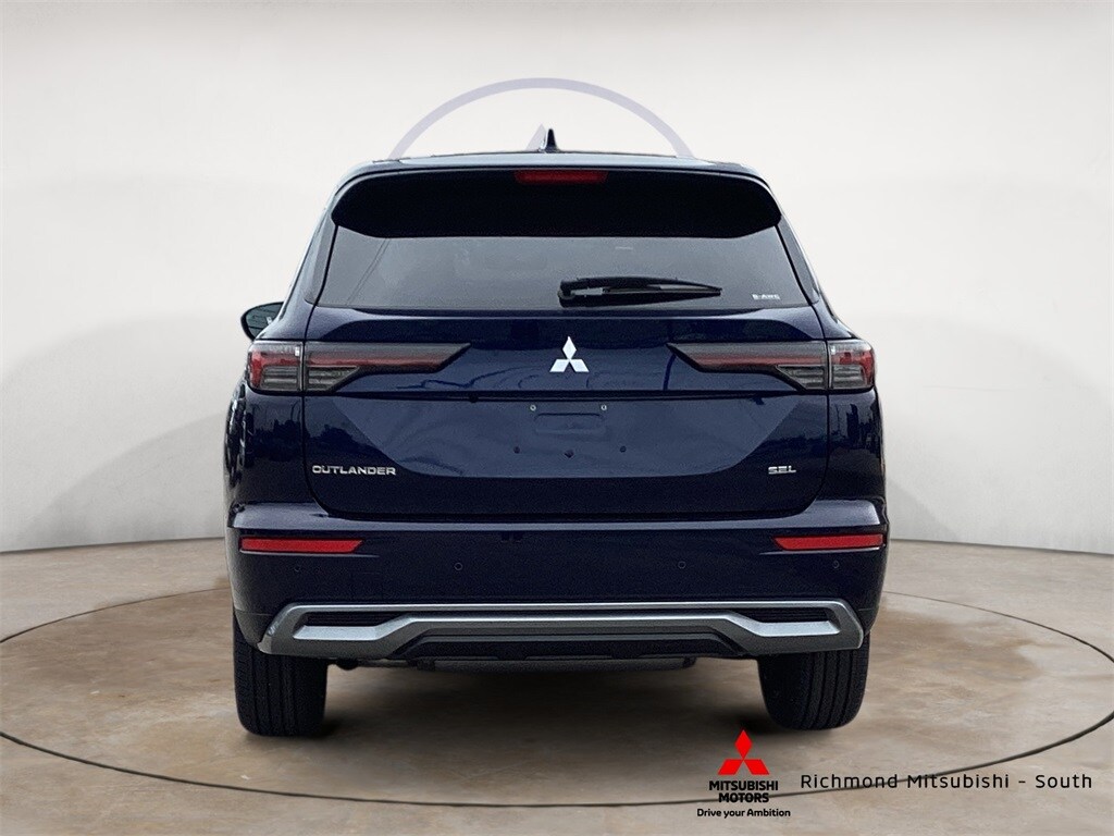 2025 Mitsubishi Outlander SE photo 4