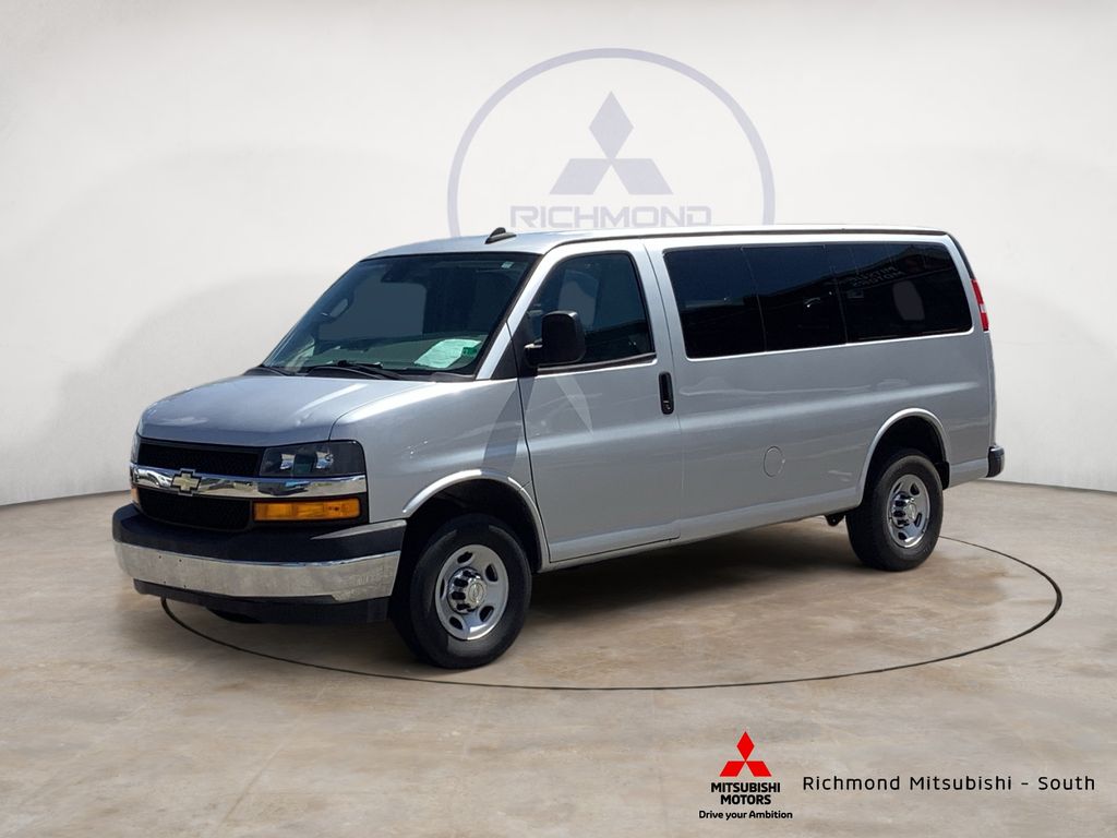 2021 Chevrolet Express Passenger LT - Photo 7