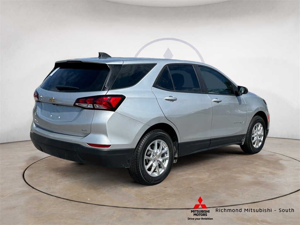 2022 Chevrolet Equinox LS photo 3