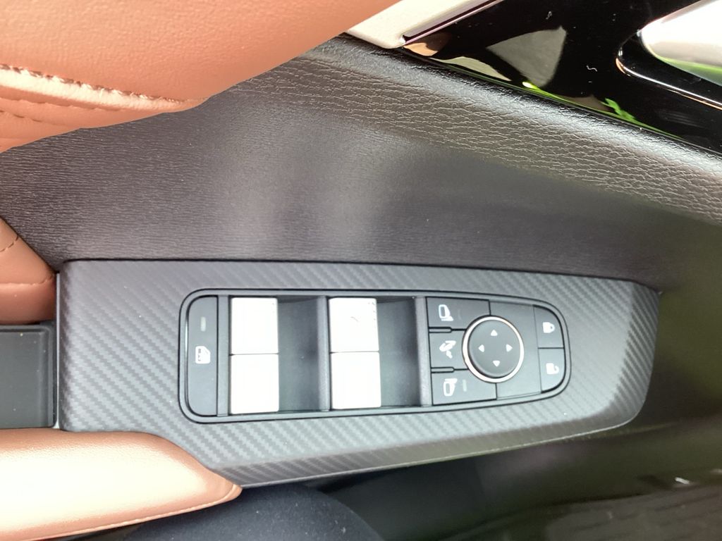 2025 Mitsubishi Outlander SEL - Photo 18