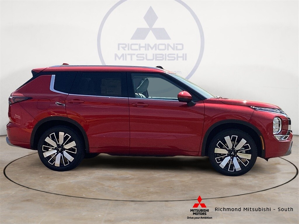2025 Mitsubishi Outlander SEL photo 2