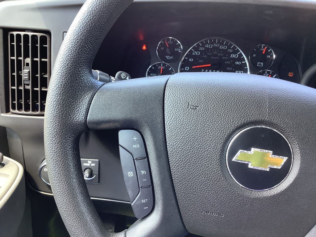 2021 Chevrolet Express Passenger LT - Photo 18