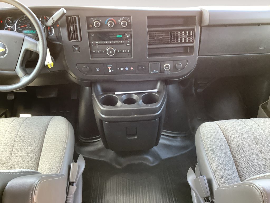 2021 Chevrolet Express Passenger LT - Photo 10