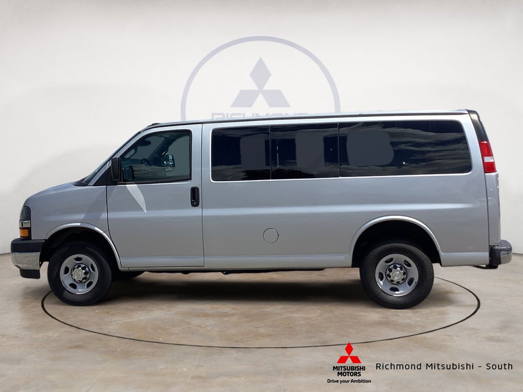 2021 Chevrolet Express Passenger LT - Photo 6