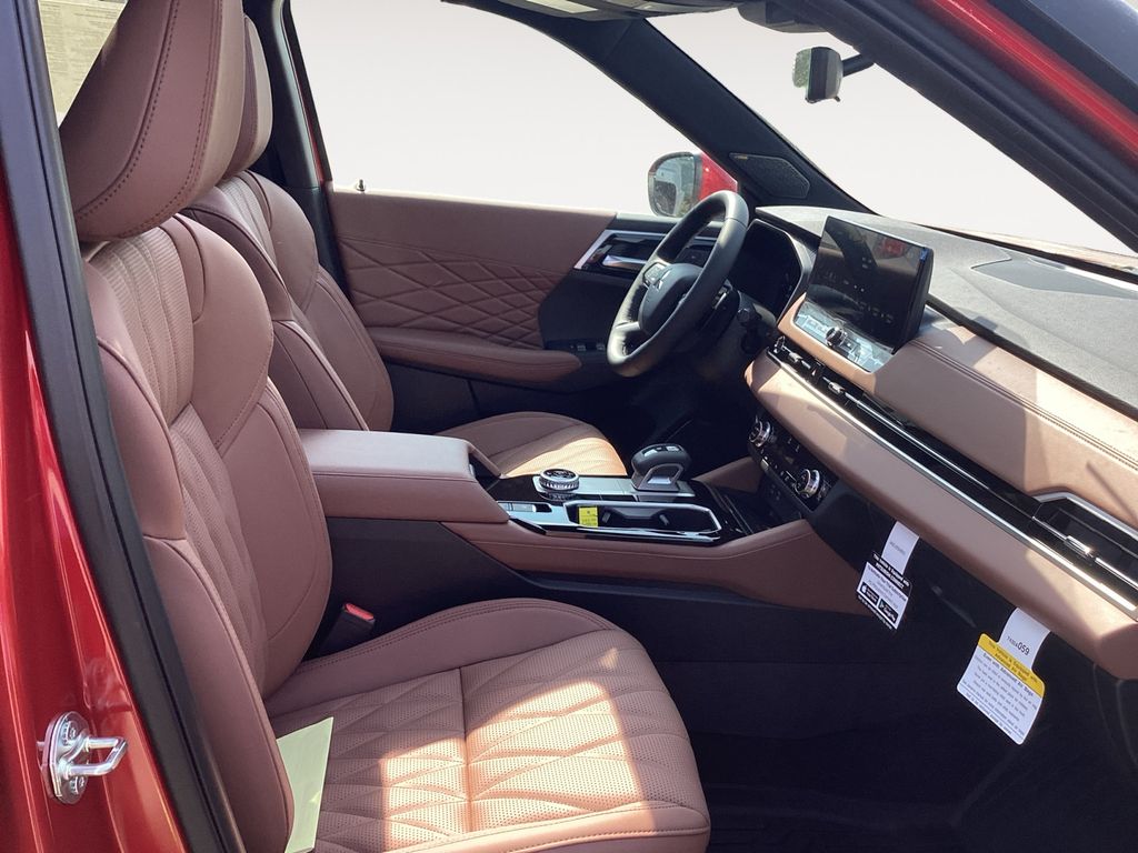 2025 Mitsubishi Outlander SEL - Photo 15