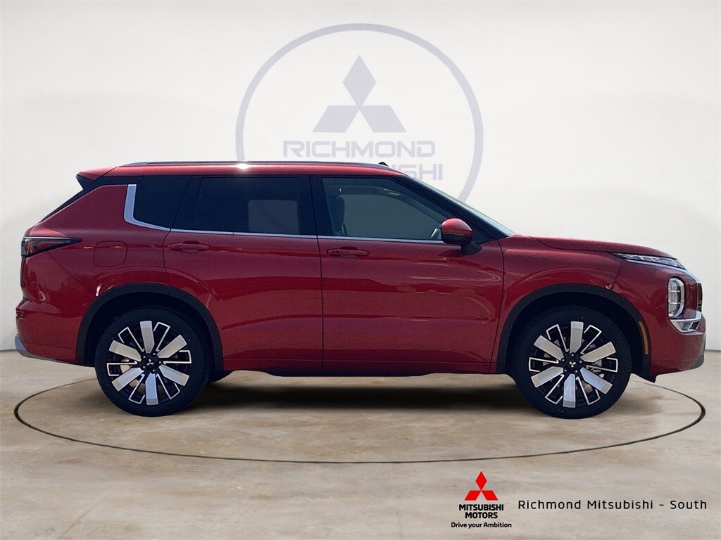 2025 Mitsubishi Outlander SEL photo 2