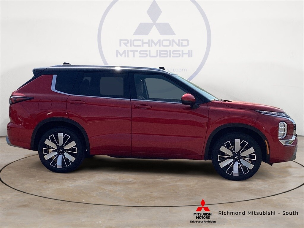 2025 Mitsubishi Outlander SEL photo 2