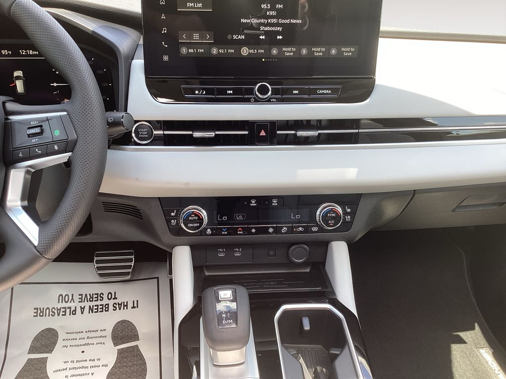 2025 Mitsubishi Outlander SEL Platinum Edition - Photo 11
