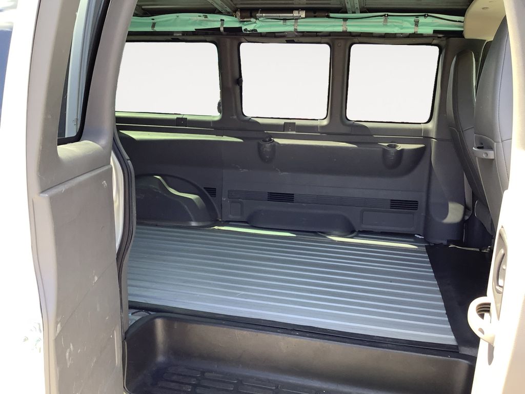 2021 Chevrolet Express Passenger LT - Photo 13