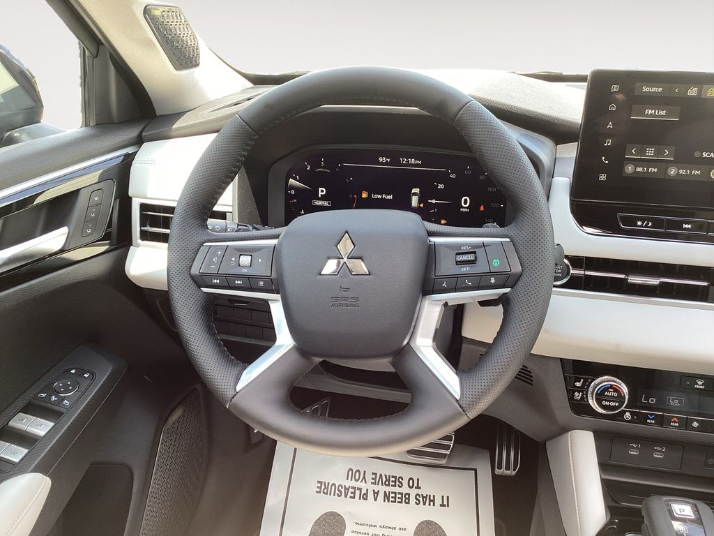 2025 Mitsubishi Outlander SEL Platinum Edition - Photo 12