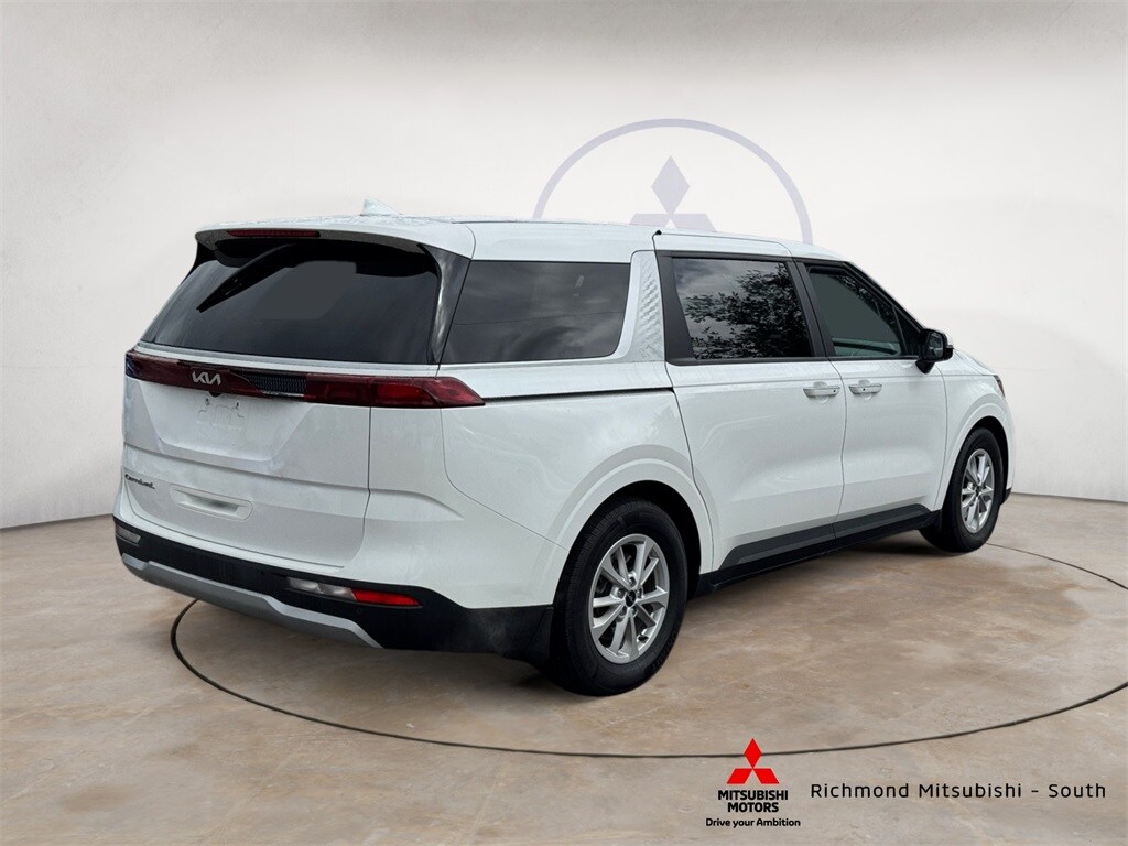 2022 Kia Carnival LXS photo 3