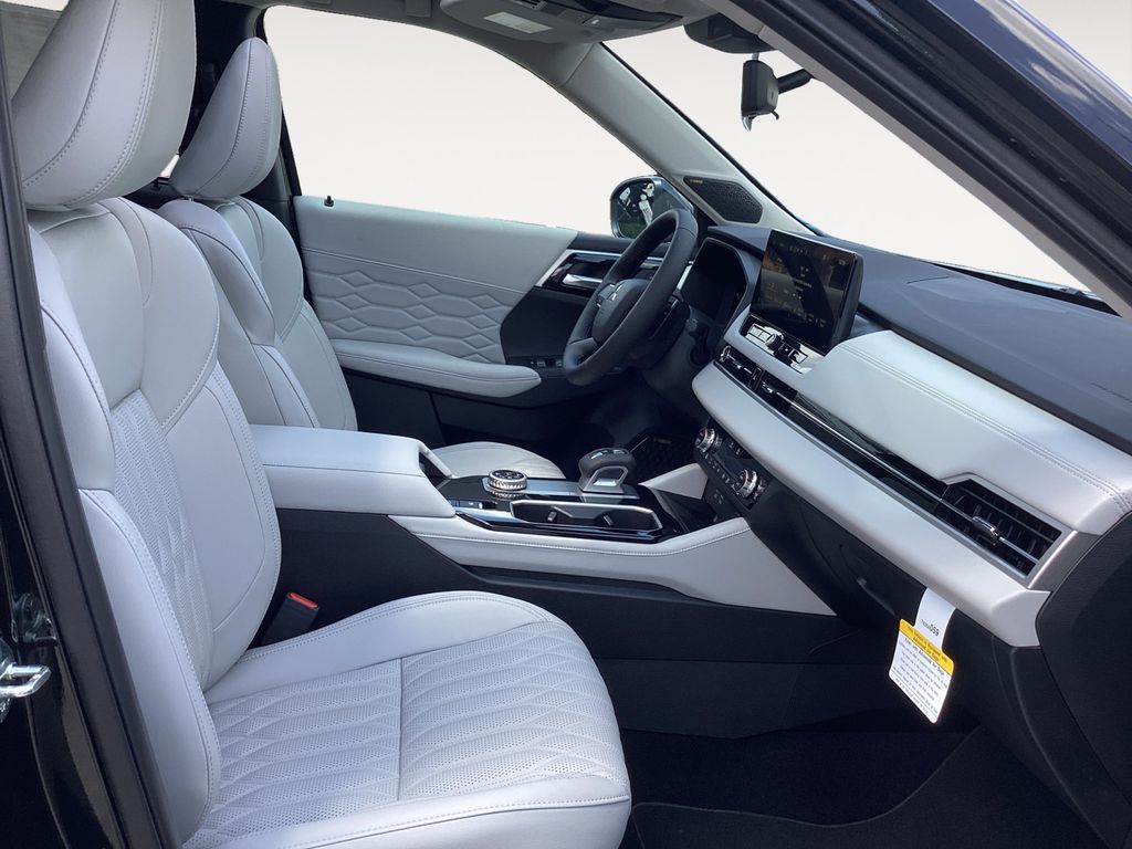 2025 Mitsubishi Outlander SEL Platinum Edition - Photo 15