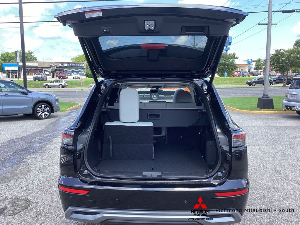 2025 Mitsubishi Outlander SEL Platinum Edition - Photo 16