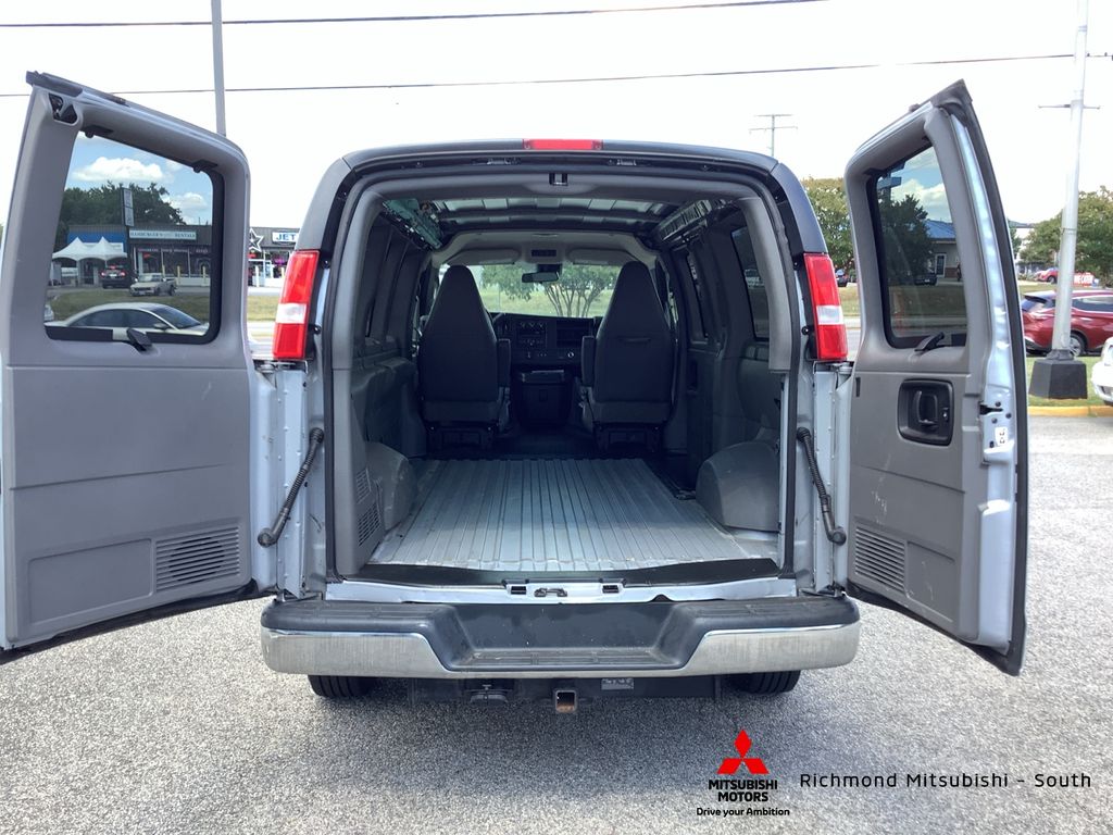 2021 Chevrolet Express Passenger LT - Photo 16