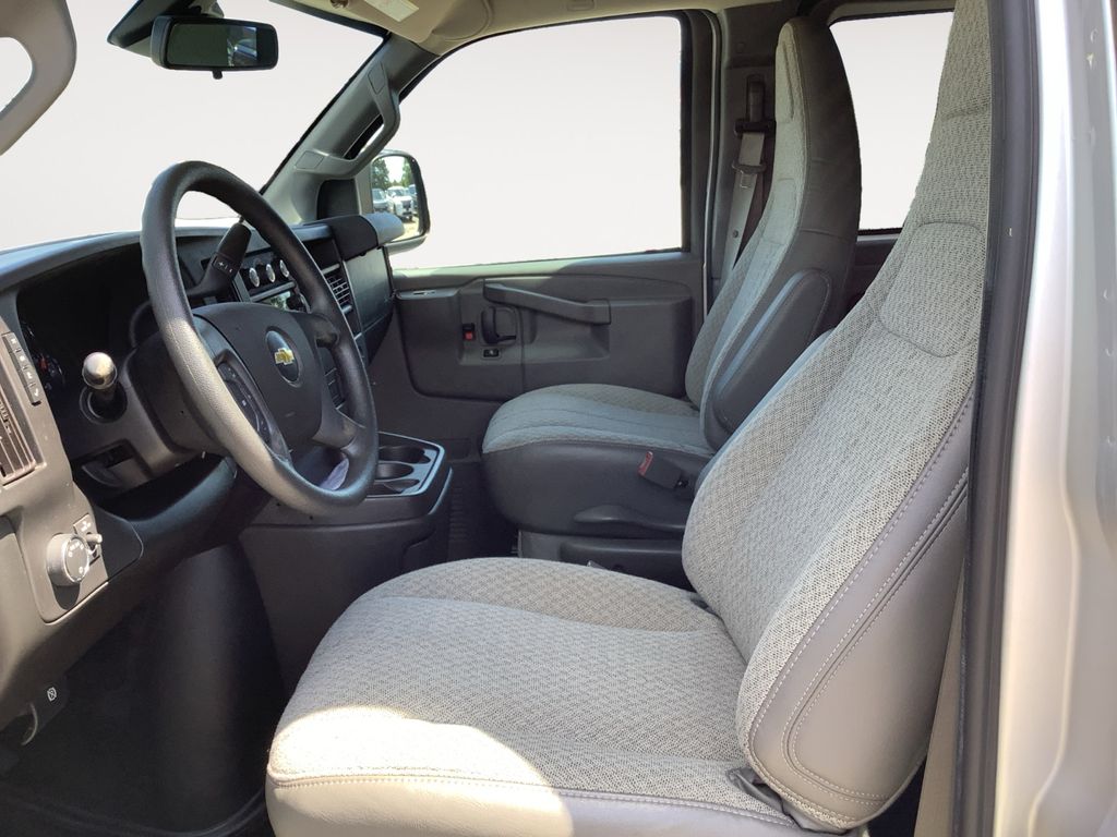 2021 Chevrolet Express Passenger LT - Photo 9