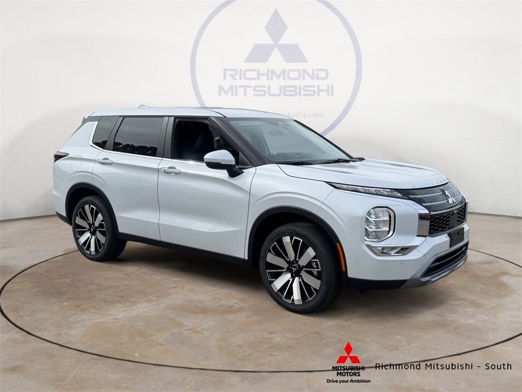2025 Mitsubishi Outlander SE's photo