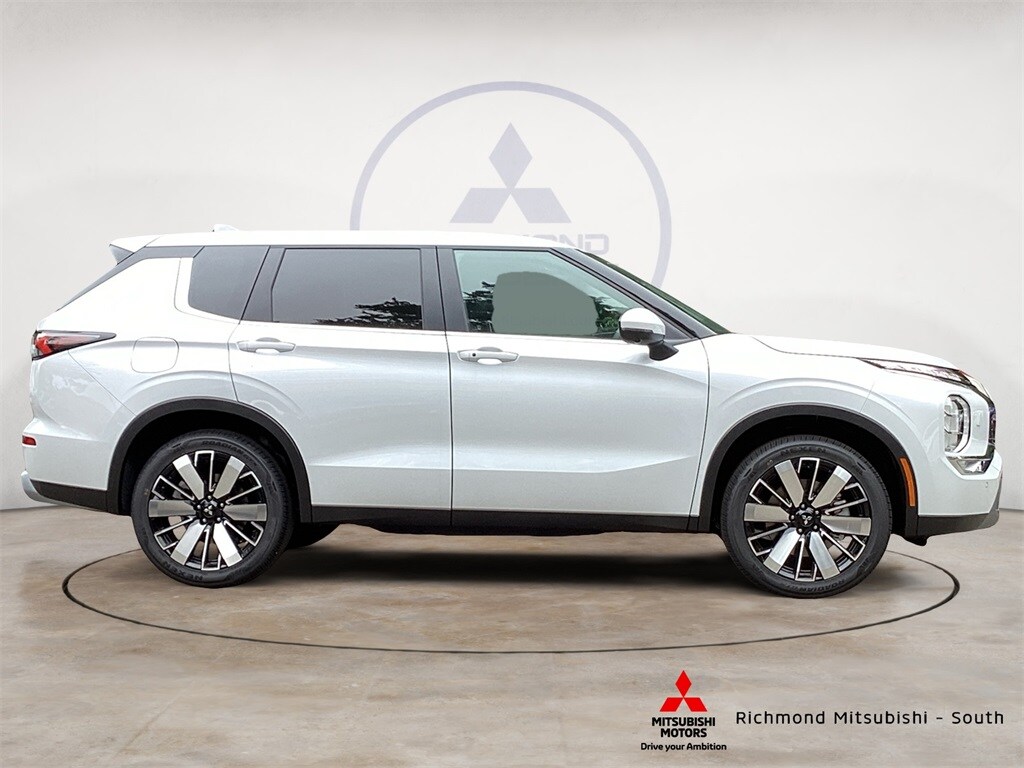 2025 Mitsubishi Outlander SE Ralliart photo 2