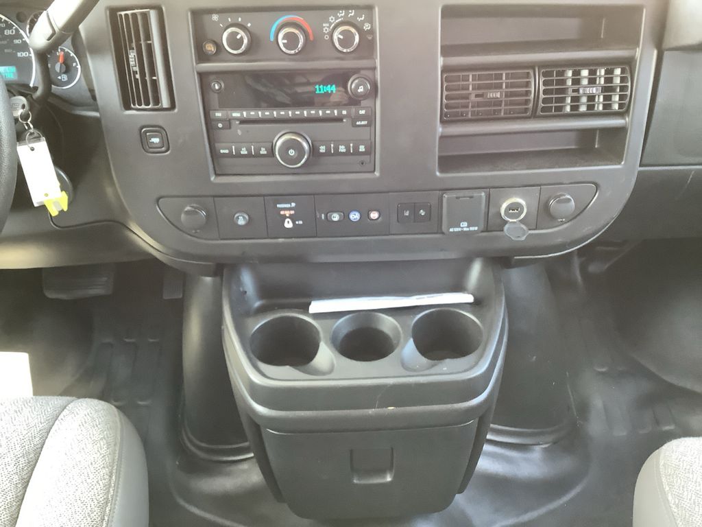 2021 Chevrolet Express Passenger LT - Photo 11